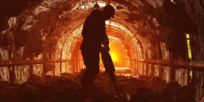 Силуета рудара у руднику