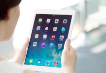 Apple убедљиво први на тржишту таблета Жена држи у рукама Apple iPad