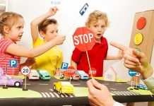 Црвени крст Зајечар: Акција „Безбедност деце у саобраћају” у зајечарским основним школама Деца уче о безбедности у саобраћају