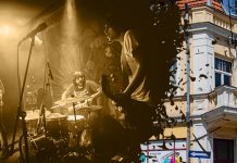 „Straight Mickey and the Boyz” у башти Омладинског центра у Зајечару Група „Straight Mickey and the Boyz” — Омладински центар Зајечар