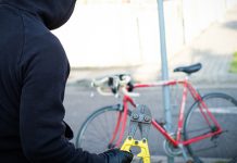 ПУ Зајечар: Ухапшен Зајечарац због крађе бицикала Лопов краде бицикл на улици