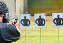 Бојево гађање на стрелишту у Бору 30. септембра Мушкарац са пиштољем на стрелишту
