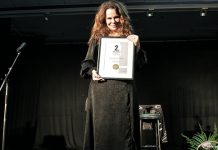 2. Фестивал малих позоришних форми: Публика уживала у монодрами „Лов на срне” Фестивал малих позоришних форми — Представа „Лов на срне”