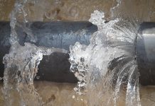 Пукла водоводна цев: Без воде мештани села Грлиште и Лесковац Напукла цев, вода