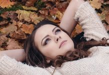 Забавне чињенице: Шта се дешава у нашем телу када стигне хладно време Девојка лежи на опалом лишћу