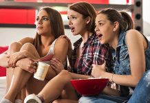 Неочекивани ефекат који хорор филмови имају на анксиозност — изненађење! Девојке гледају хорор филм