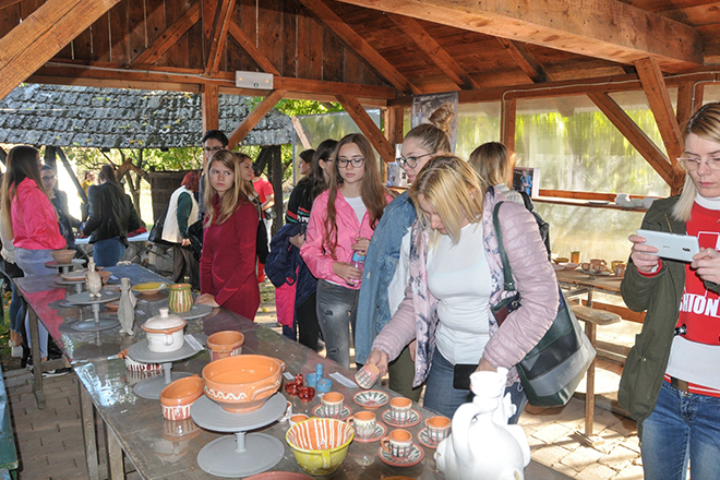 Izložba radova Letnje škole tradicionalnih zanata i konzervacije u Arheo-etno parku „Ravna”