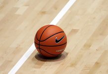 Зајечар: Градско такмичење ученика и ученица основних школа у кошарци Кошаркашка лопта на кошаркашком терену