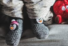 Колико год да се утоплите, ноге су вам увек хладне? Ово су разлози! Мушкарац носи патофне