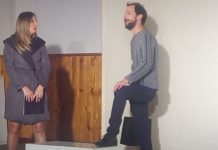 Одушевљена публика наградила громким аплаузом глумце представе „Блискост” у Дубочану Представа „Блискост” — Дубочане