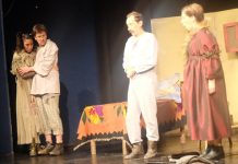 Изведена популарна бајка „Ивица и Марица” у препуној сали зајечарског позоришта Представа „Ивица и Марица”