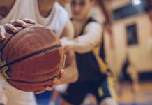 Окружно такмичење ученика основних и средњих школа у кошарци и баскету 3×3 у Зајечару Средњошколци играју кошарку