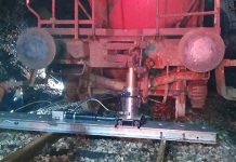 Враћена у колосек прва цистерна на прузи код Чокоњара (ФОТО + ВИДЕО) Враћање у колосек вагона цистерни код Чокоњара