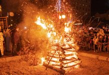 Налагањем бадњака обележено Бадње вече у Зајечару (ФОТО) Бадње вече у Зајечару — Налагање бадњака