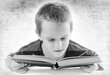 Зајечарска библиотека организује „Читалачку повељу 7” Дечак чита књигу