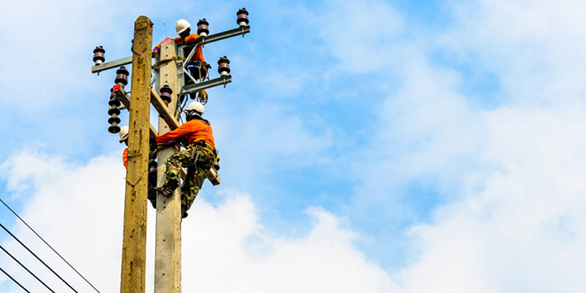 Електричари изводе радове на електричној мрежи