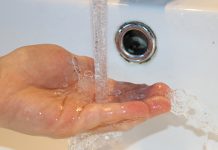 Данас без воде 16 улица у Зајечару Чесма, вода, жена пере руке