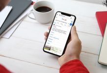 Google од септембра рангира сајтове према мобилним верзијама Мушкарац држи мобилни телефон