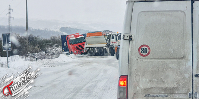 Шлепер склизнуо са леденог пута код Јелашнице