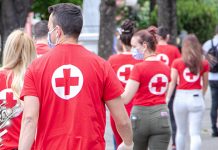 Црвени крст Зајечар: Подела пакета угроженим ромским породицама са више деце Црвени крст Зајечар