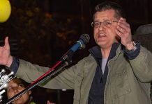 Вук Јеремић данас у посети Зајечару Председник Народне странке Вук Јеремић држи говор у Зајечару