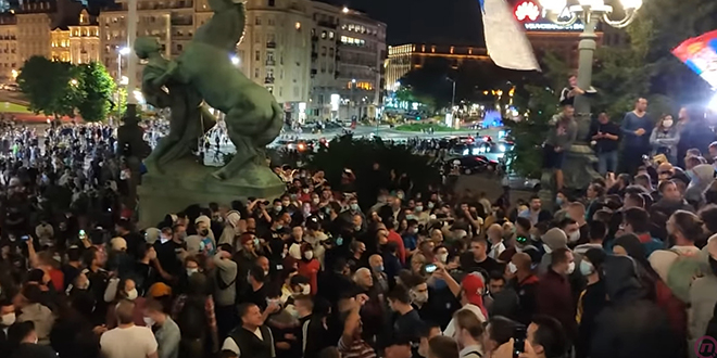 Протест испред Скупштине Републике Србије због најављених мера — COVID-19