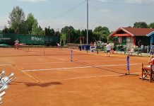 Тениски турнир „ОП Зајечара – АС Тимок” за такмичаре до 14 година на Поповој плажи Деца играју тенис на Поповој плажи у Зајечару