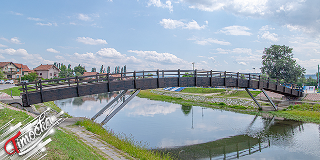 Дрвени мост на Поповој плажи у Зајечару