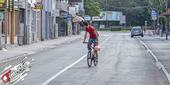 Град Зајечар — Тинејџер вози бицикл