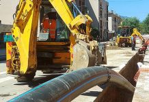 Почело постављање нових водоводних цеви у главној градској улици у Бору Постављање нових водоводних цеви у главној градској улици у Бору