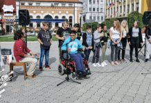 „Дечији центар” организовао музичко-сценски програм поводом Дечије недеље у Зајечару (ФОТО) „Дечији центар” Зајечар: Музичко-сценски програм поводом Дечије недеље у Зајечару