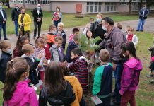 Председник општине Кладово Саша Николић у посети првацима и предшколцима