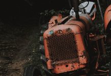 У атару села Копривница код Зајечара жена страдала док је возила трактор у шуми Трактор у шуми