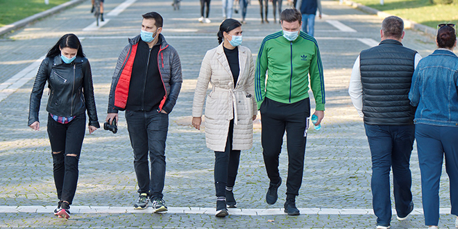 Људи шетају Људи шетају