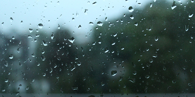 Kapljice Kise Na Prozoru