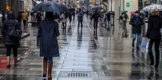 Облачно и прохладно – киша у већем делу Србије Киша, улица