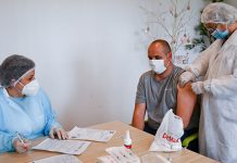 Председник општине Неготин Владимир Величковић вакцинисао се у компанији „Elixir” Прахово