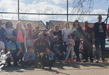 Становници насеља Ц-16 предали петицију Градској управи у Бору за формирање зоне 30 Становници насеља Ц-16 предали петицију Градској управи у Бору за формирање зоне 30