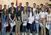 Уручени уговори за стипендије студентима и ђацима у Неготину