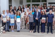 Свечано уручене дипломе студентима Факултета за менаџмент у Зајечару Факултет за менаџмент Зајечар — Свечана додела диплома студентима