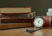 Библиотека у Кладову поново почиње да ради с корисницима Књиге, ручни сат