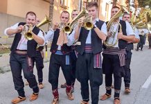 „Тимочки весељаци” пласирали се на Драгачевски сабор трубача у Гучи Дувачки оркестар „Тимочки весељаци”