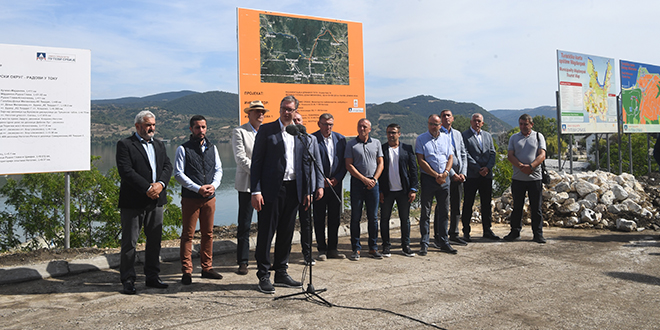 Председник Републике Србије Александар Вучић обишао радове на обнови пута Голубац–Доњи Милановац