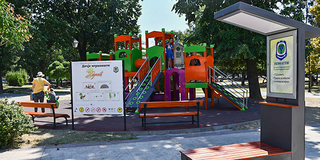 У Неготину постављене "паметне клупе"