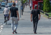 Вратиле се тропске температуре, до 37 степени Град Зајечар – Људи шетају