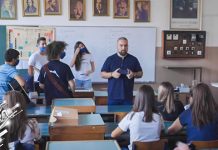 Промо филм о наставнику Шљивовићу из Зајечара: Ево због чега је он један од најбољих предавача (ВИДЕО) Промо филм о раду Младена Шљивовића (победника националног конкурса за представника Србије на избору за најбољег наставника на свету