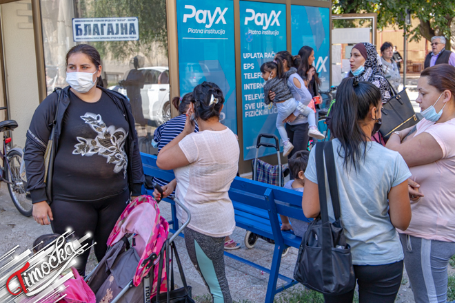 Удружење „Друштво Рома” Зајечар: Подела ваучера за школски прибор