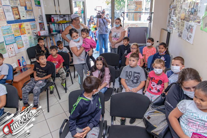 Удружење „Друштво Рома” Зајечар: Подела ваучера за школски прибор