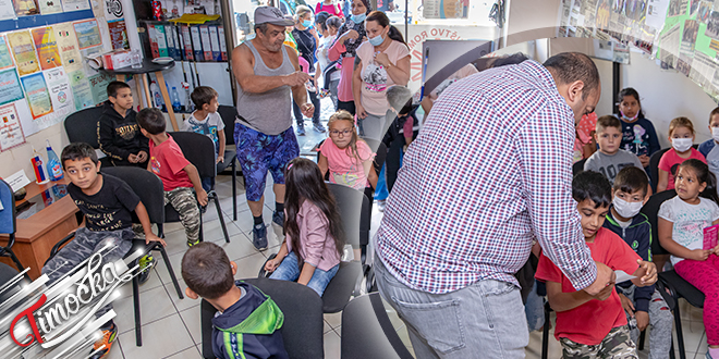 Удружење „Друштво Рома” Зајечар: Подела ваучера за школски прибор Удружење „Друштво Рома” Зајечар: Подела ваучера за школски прибор