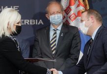 Град Бор потписао уговор о суфинансирању програма уградње соларних панела за домаћинства Град Бор: Потписивање уговора о суфинансирању програма уградње соларних панела за домаћинства